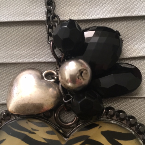 Heart shaped animal print pendant necklace - Picture 7 of 7